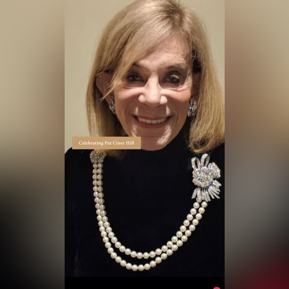 VINTAGE CINER GOLD FLOWER BOW RIBBON PIN BROOCHE RHINESTONES GOLD SIGNED - Picture 3 of 3